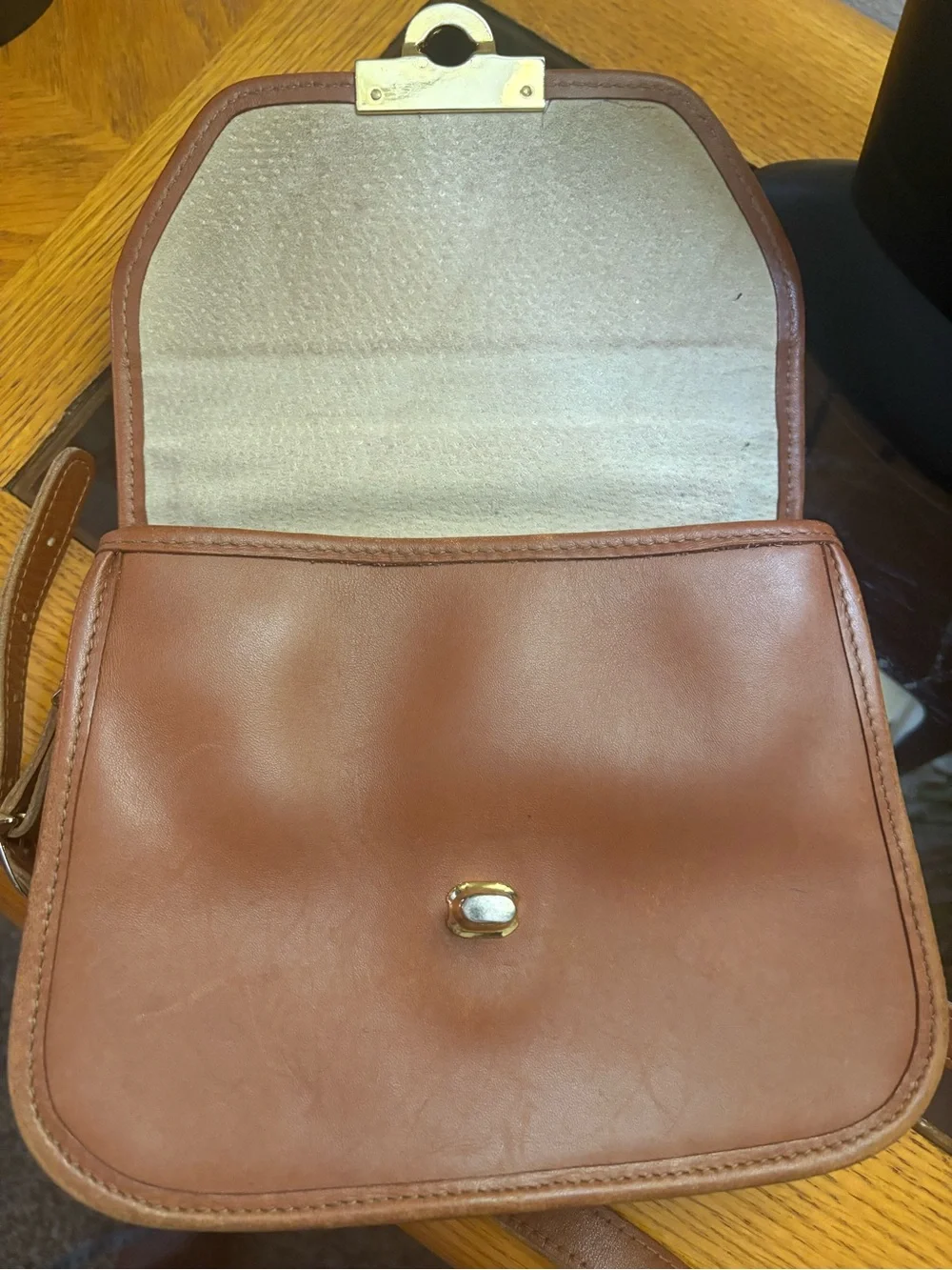 Unbranded brown leather handle crossbody bag